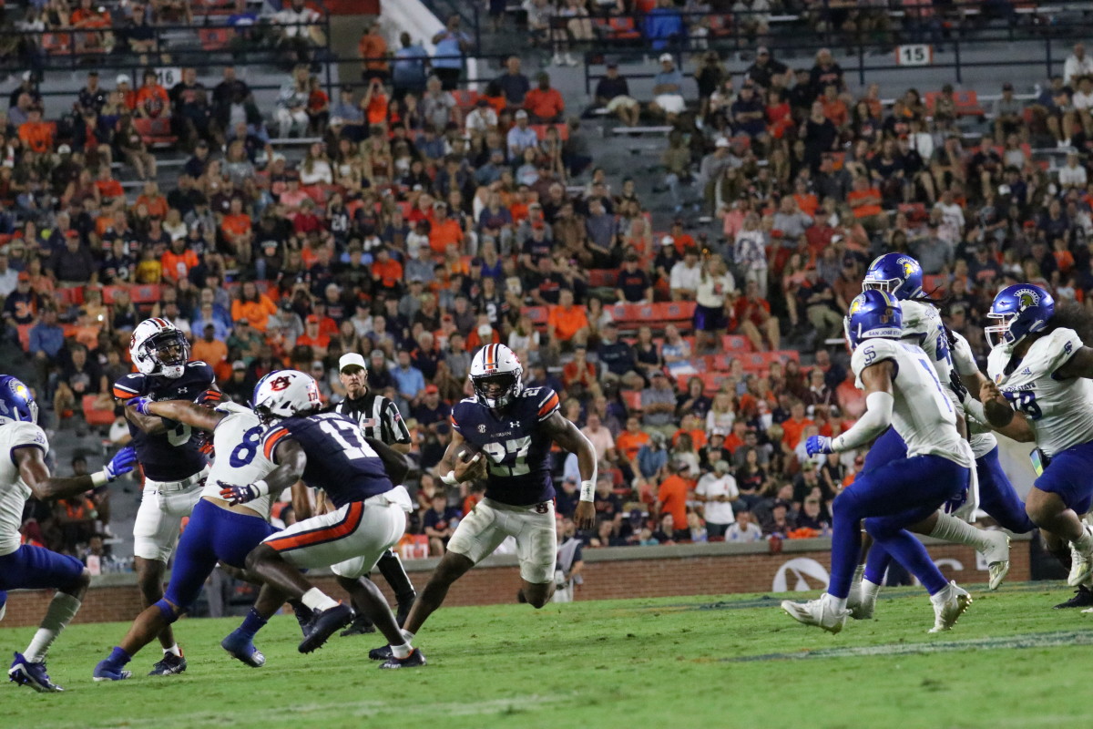 Jarquez Hunter finds a hole in the San Jose State defense.